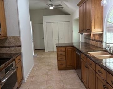 730 Blue Oak Drive - Photo Thumbnail 13