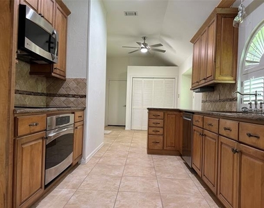 730 Blue Oak Drive - Photo Thumbnail 11