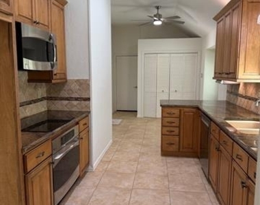 730 Blue Oak Drive - Photo Thumbnail 14