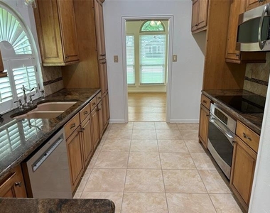 730 Blue Oak Drive - Photo Thumbnail 9