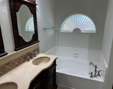 730 Blue Oak Drive - Photo Thumbnail 20