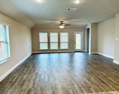3504 Lillian Court - Photo Thumbnail 17
