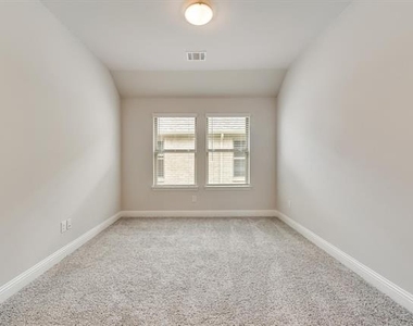 3504 Lillian Court - Photo Thumbnail 12