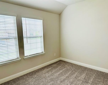 3504 Lillian Court - Photo Thumbnail 23