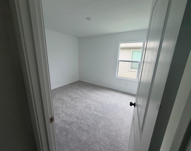 3117 Campeiro Avenue - Photo Thumbnail 8