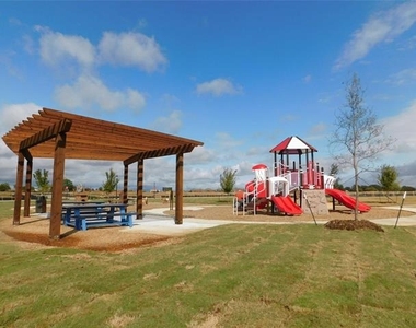 3117 Campeiro Avenue - Photo Thumbnail 17