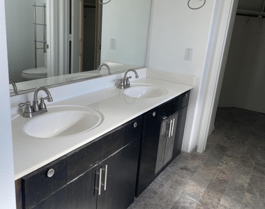 25236 N 41st Avenue - Photo Thumbnail 14