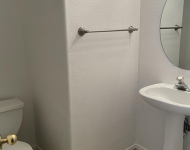 25236 N 41st Avenue - Photo Thumbnail 28