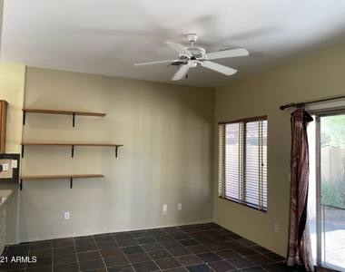 25236 N 41st Avenue - Photo Thumbnail 21