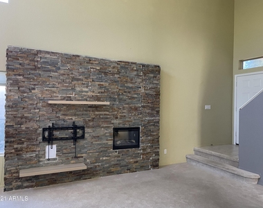 25236 N 41st Avenue - Photo Thumbnail 20