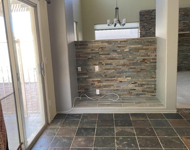 25236 N 41st Avenue - Photo Thumbnail 23