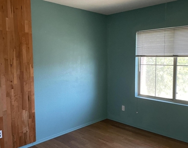 25236 N 41st Avenue - Photo Thumbnail 10