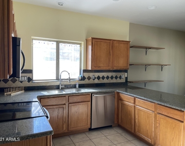 25236 N 41st Avenue - Photo Thumbnail 24