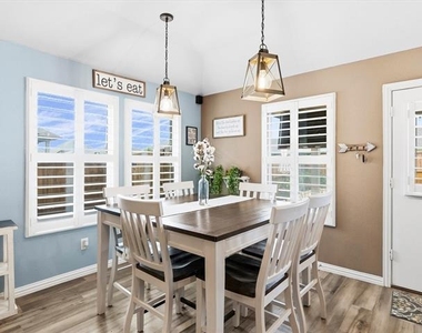 1512 Berry Ridge Trail - Photo Thumbnail 13