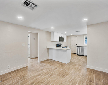 750 W 1st Place - Photo Thumbnail 4
