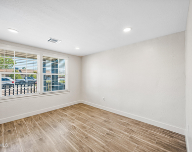 750 W 1st Place - Photo Thumbnail 18
