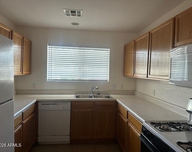205 N 74th Street - Photo Thumbnail 8