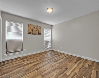 6801 Penhurst Drive - Photo Thumbnail 13