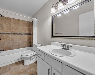 6801 Penhurst Drive - Photo Thumbnail 11