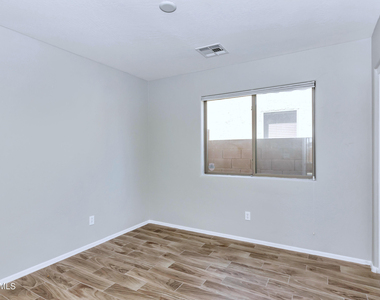 5253 W T Ryan Lane - Photo Thumbnail 16