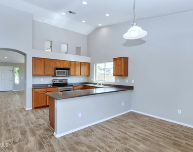 5253 W T Ryan Lane - Photo Thumbnail 6