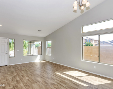 5253 W T Ryan Lane - Photo Thumbnail 2