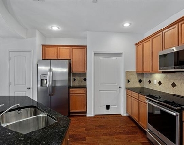 950 Henderson Street - Photo Thumbnail 7