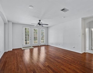 950 Henderson Street - Photo Thumbnail 3