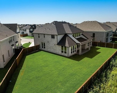 1000 Sycamore Place - Photo Thumbnail 1