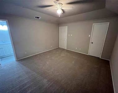 3021 Northridge Drive - Photo Thumbnail 8
