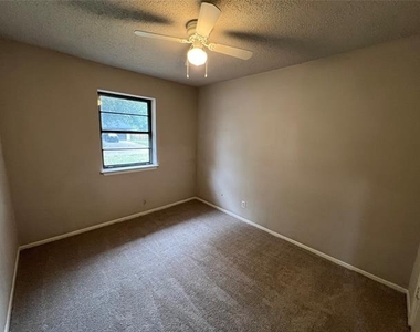 3021 Northridge Drive - Photo Thumbnail 5