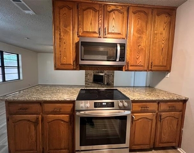 3021 Northridge Drive - Photo Thumbnail 4