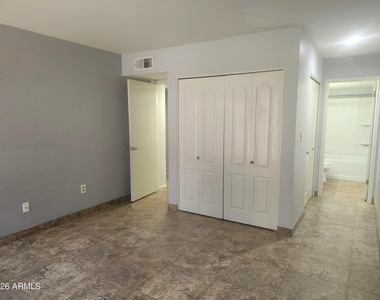 3119 W Cochise Drive - Photo Thumbnail 7