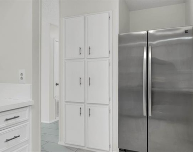 332 W Corporate Drive - Photo Thumbnail 5