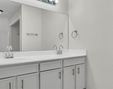 332 W Corporate Drive - Photo Thumbnail 8