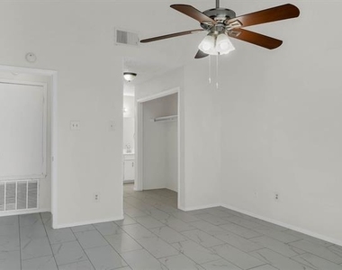 332 W Corporate Drive - Photo Thumbnail 7