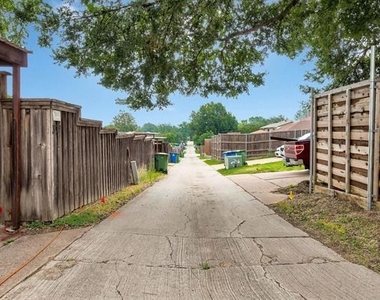 332 W Corporate Drive - Photo Thumbnail 17