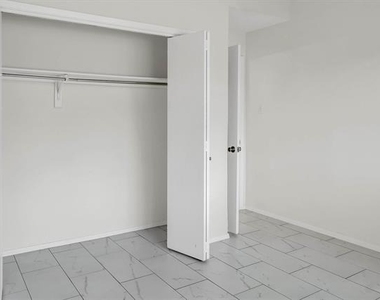 332 W Corporate Drive - Photo Thumbnail 11