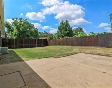 2601 Knoll Trail - Photo Thumbnail 5