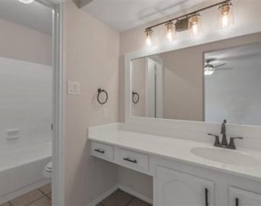 2601 Knoll Trail - Photo Thumbnail 6