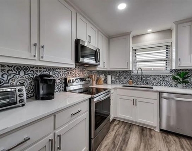 6503 E Mockingbird Lane - Photo Thumbnail 6