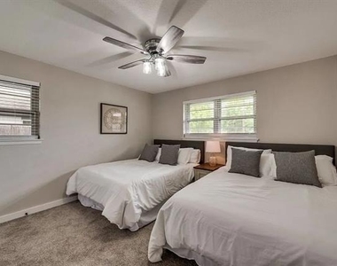 6503 E Mockingbird Lane - Photo Thumbnail 7