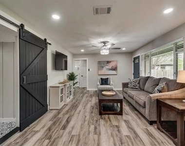 6503 E Mockingbird Lane - Photo Thumbnail 4