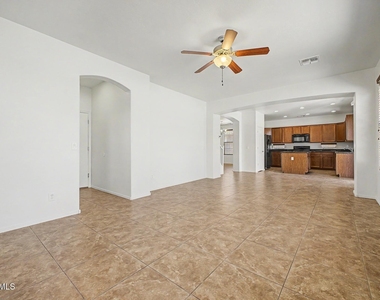 15102 W Westview Drive - Photo Thumbnail 7