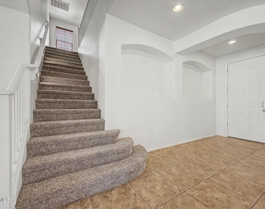 15102 W Westview Drive - Photo Thumbnail 6