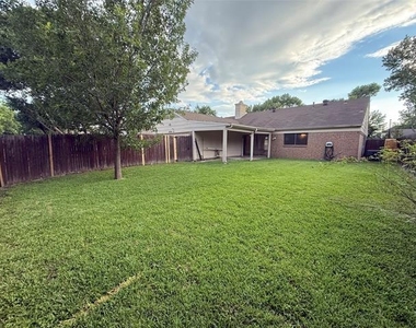 2834 Naples Drive - Photo Thumbnail 17