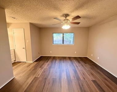 2834 Naples Drive - Photo Thumbnail 11