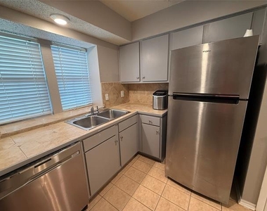 2834 Naples Drive - Photo Thumbnail 8