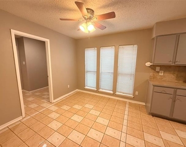 2834 Naples Drive - Photo Thumbnail 6