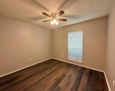 2834 Naples Drive - Photo Thumbnail 14